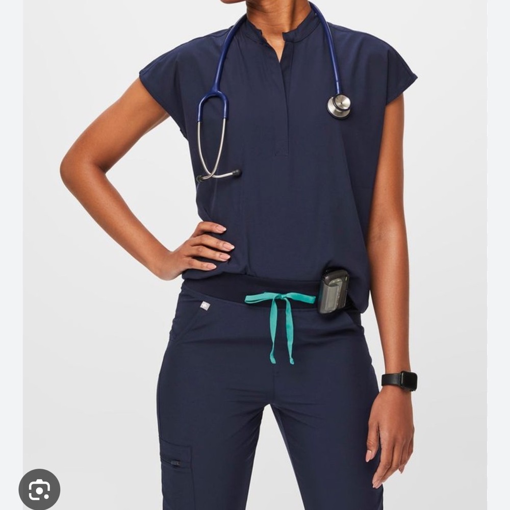 Figs women's Navy FREEx™ Rafaela - Oversized Scrub Top - XS / Navy
